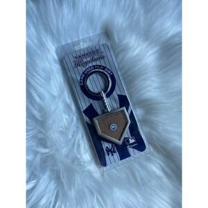 Yankees Baseball Authentic Game Used MLB Dirt Filled Home Plate Keychain